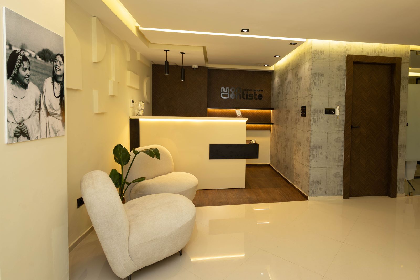 Vue d'angle de l'espace d'accueil