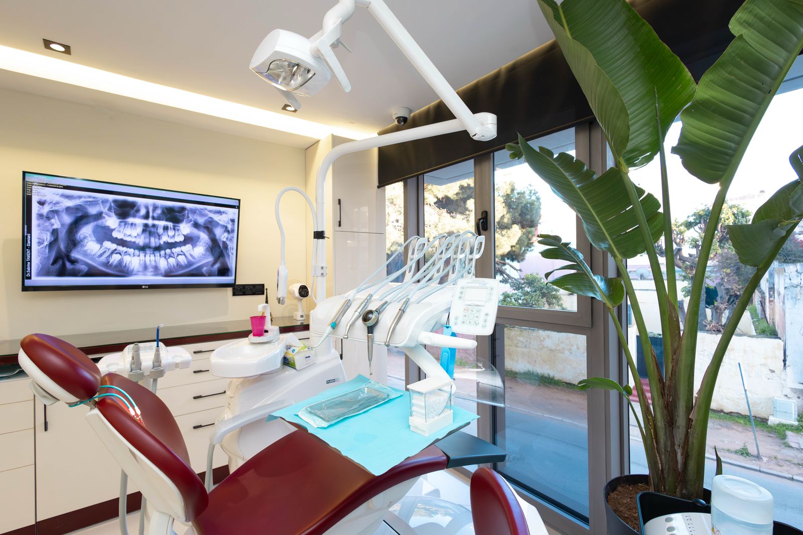Fauteuil dentaire avec vue sur l'extérieur